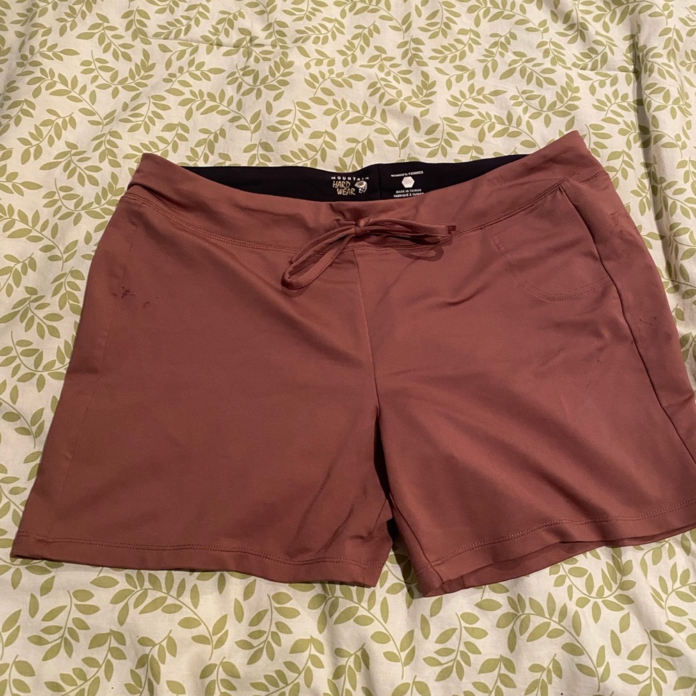 Mountain hardware shorts size large